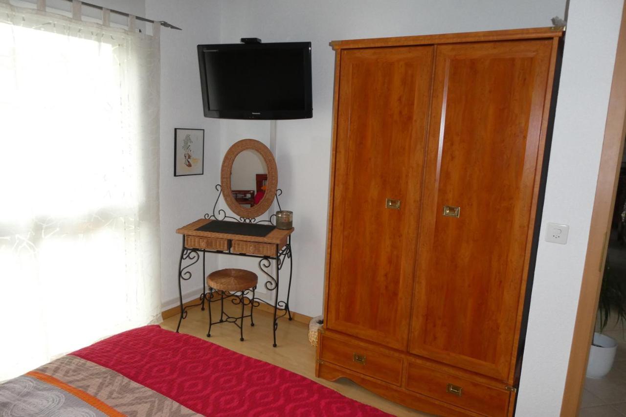 Bed And Breakfast La Petite Thielle Cressier Buitenkant foto