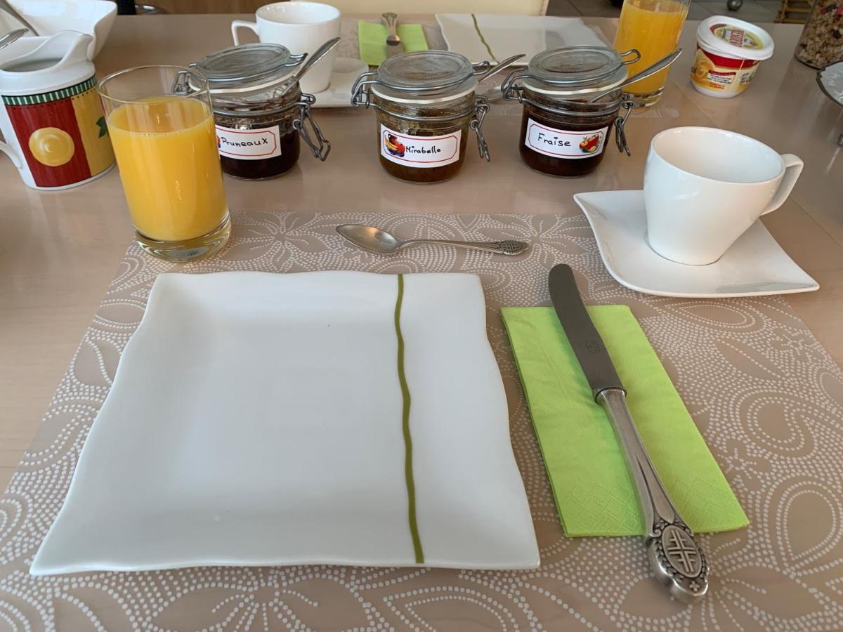 Bed And Breakfast La Petite Thielle Cressier Buitenkant foto